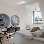 Hemingway Penthouse With Fireplace/Chimney